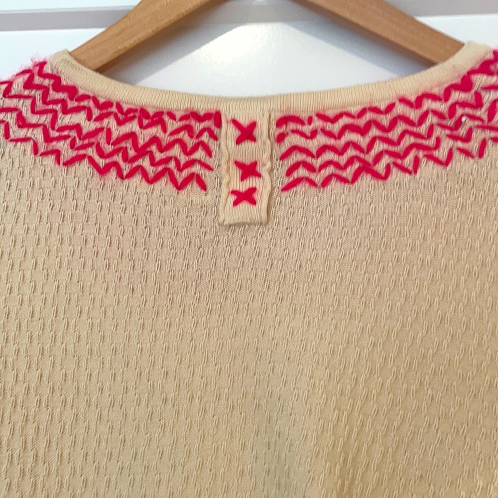 Vintage Tullle sweater w cute pink stitching!